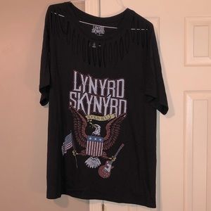 Black Torrid Lynyrd Skynyrd Ripped Graphic T-Shirt! Like new, never worn!